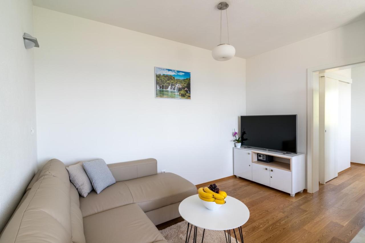 Private Villa Golden Hour With A View Of Split Area Kaštel Sućurac المظهر الخارجي الصورة
