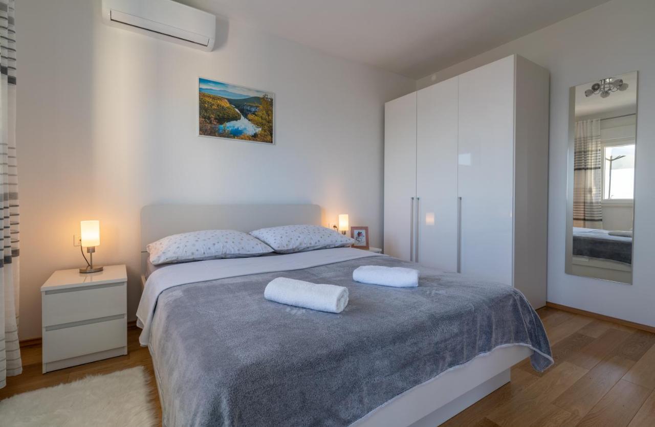 Private Villa Golden Hour With A View Of Split Area Kaštel Sućurac المظهر الخارجي الصورة