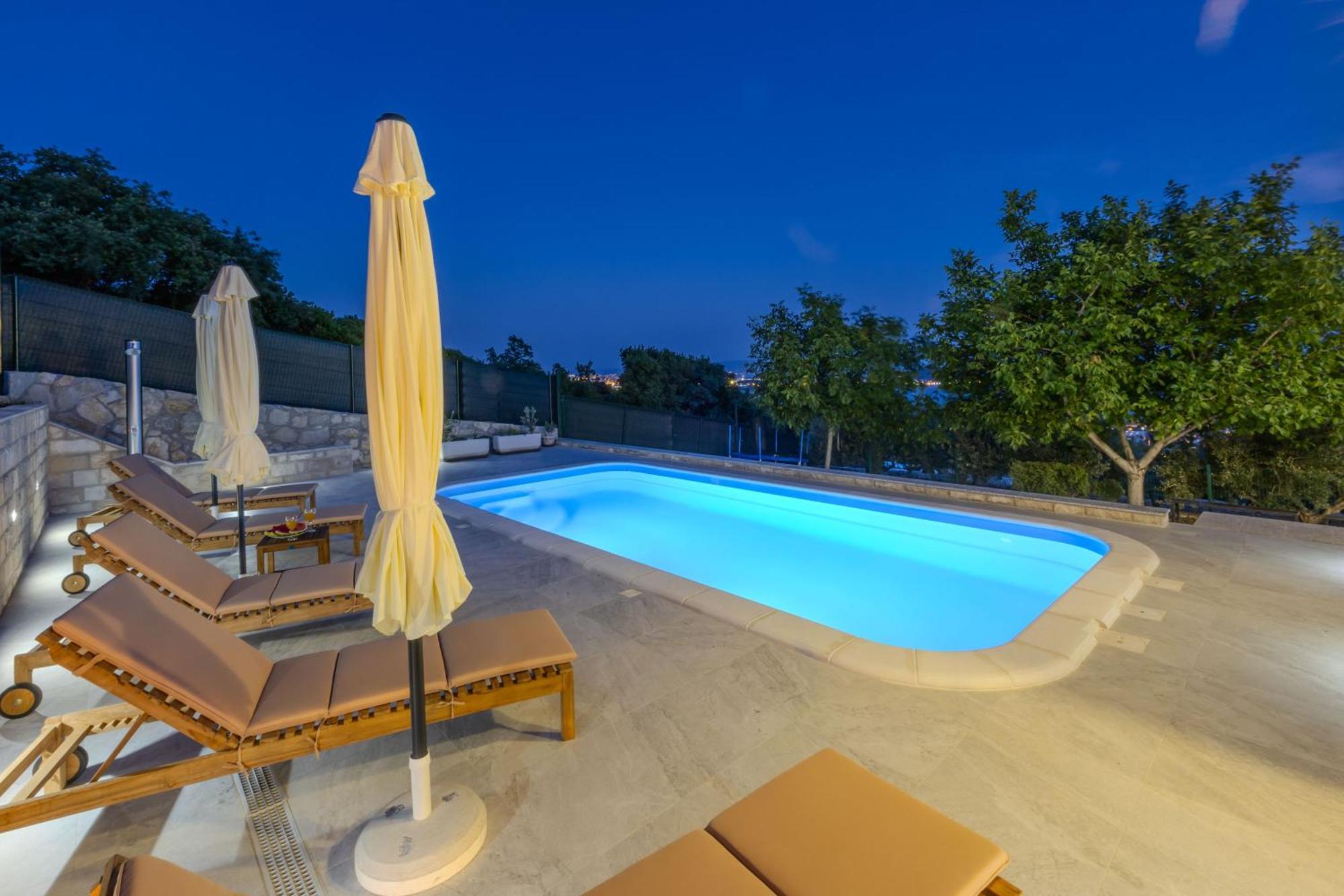 Private Villa Golden Hour With A View Of Split Area Kaštel Sućurac المظهر الخارجي الصورة