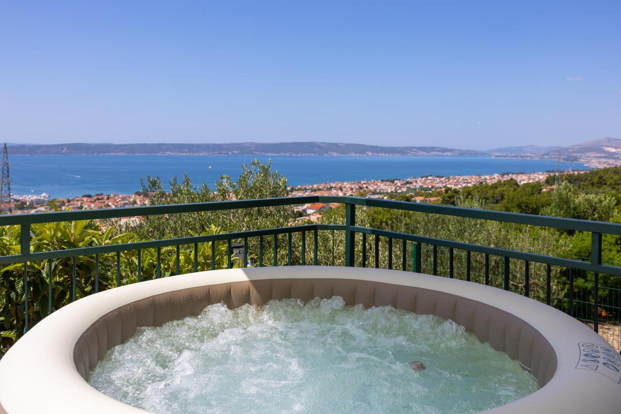 Private Villa Golden Hour With A View Of Split Area Kaštel Sućurac المظهر الخارجي الصورة