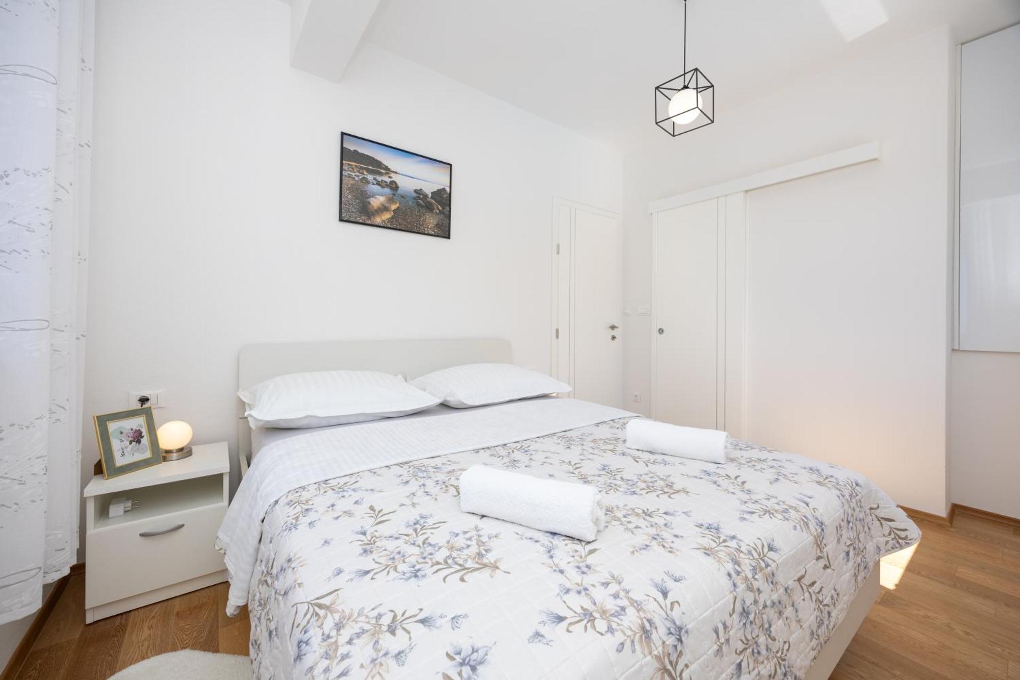 Private Villa Golden Hour With A View Of Split Area Kaštel Sućurac المظهر الخارجي الصورة