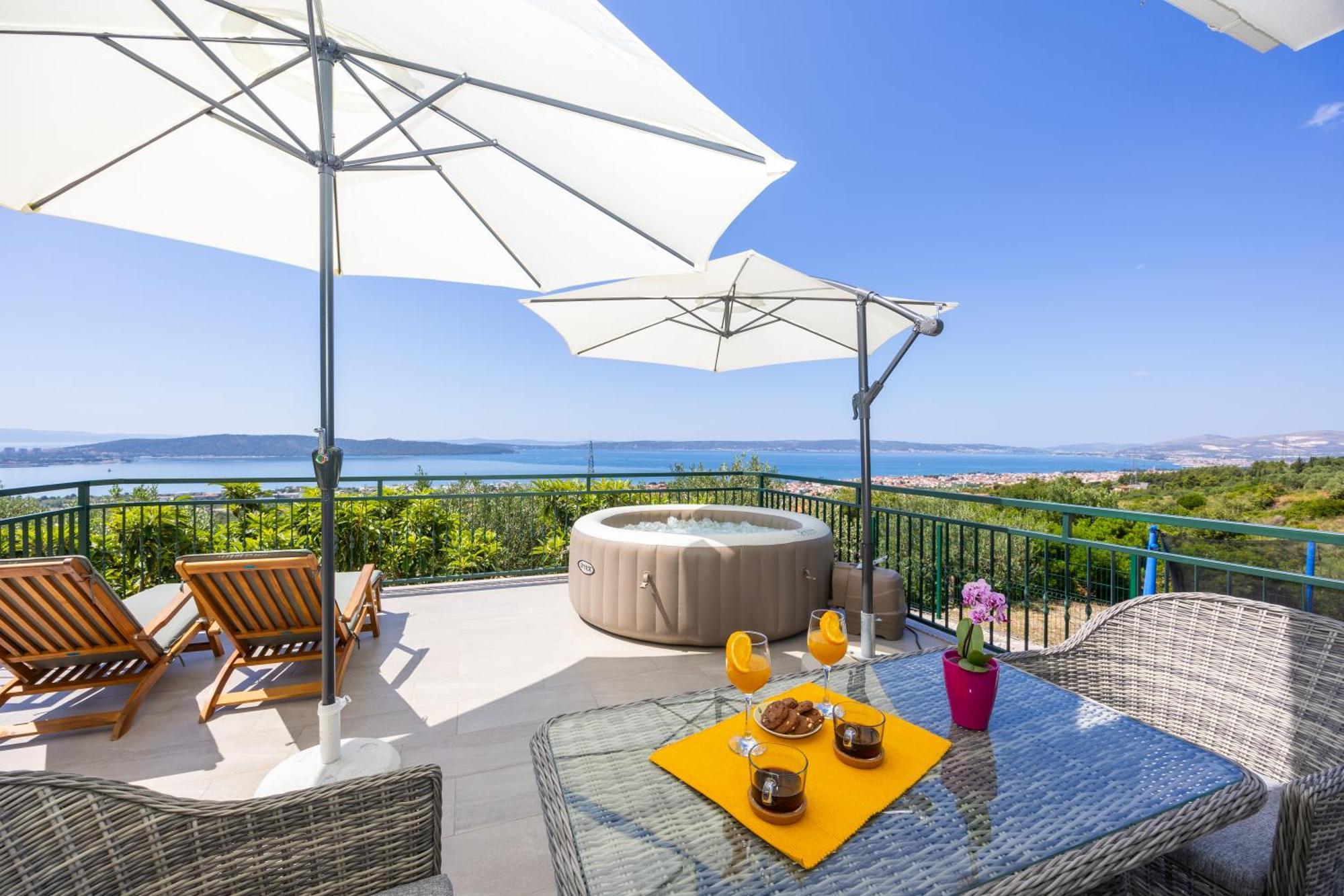 Private Villa Golden Hour With A View Of Split Area Kaštel Sućurac المظهر الخارجي الصورة